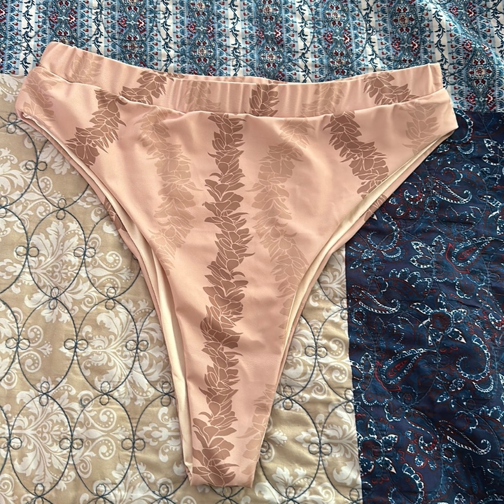 Lexbreezy Hawaii Taylor bottom piece!